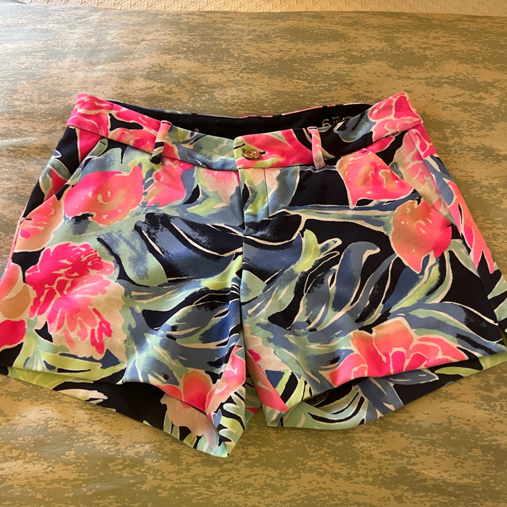 Lilly Pulitzer Callahan stretch shorts, 5 inch inseam, EUC, size 6